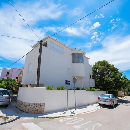 Spacious Chic Apartamento Zadar