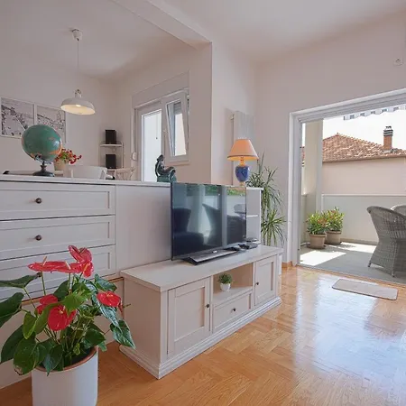 Spacious Chic Apartamento Zadar