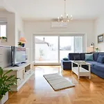 Spacious Chic * ザダル