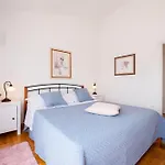 Spacious Chic 아파트 *