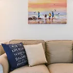 Spacious Chic 아파트