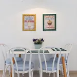 Spacious Chic 아파트
