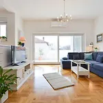 Spacious Chic 아파트 *
