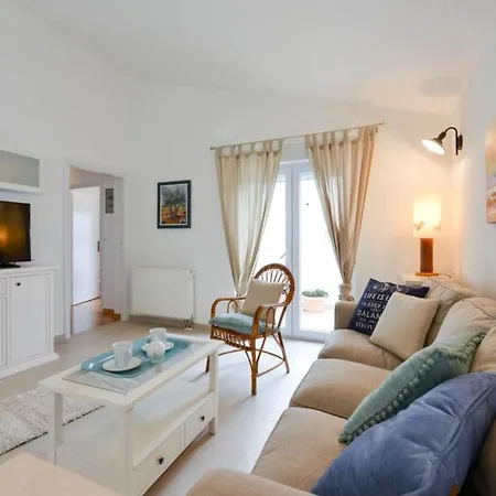 Spacious Chic Apartment