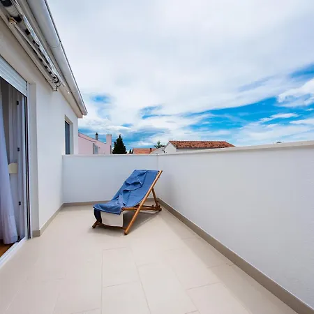 Spacious Chic Apartament