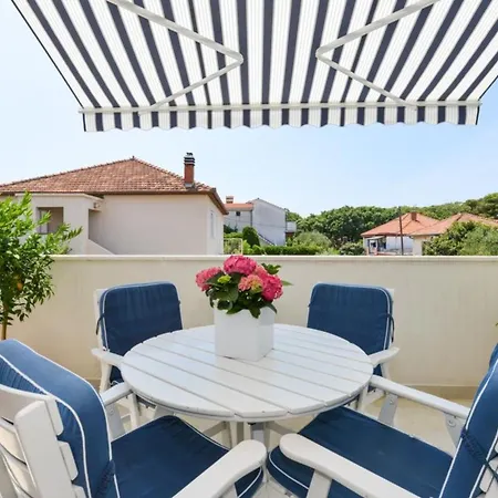 Spacious Chic Apartman