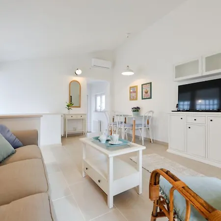 Spacious Chic Apartament