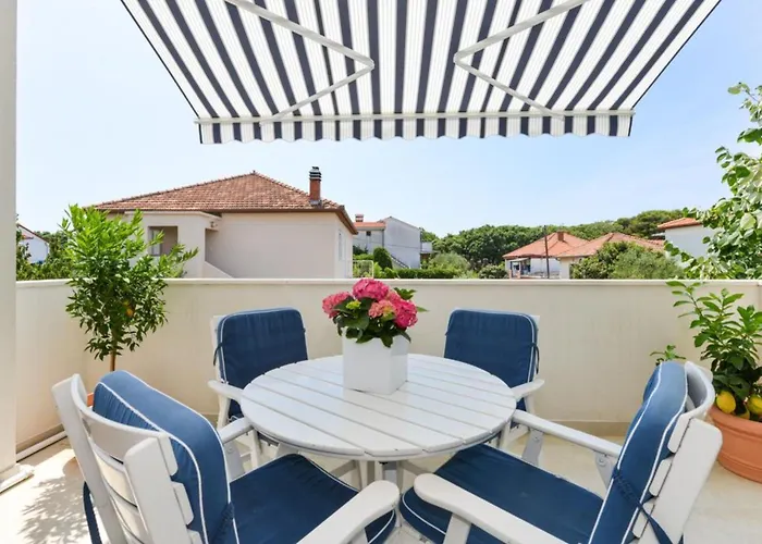 Spacious Chic Apartman