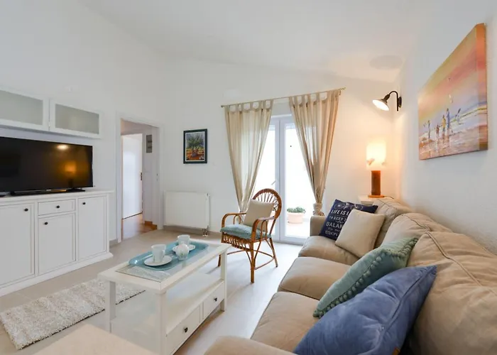 Spacious Chic זאדאר